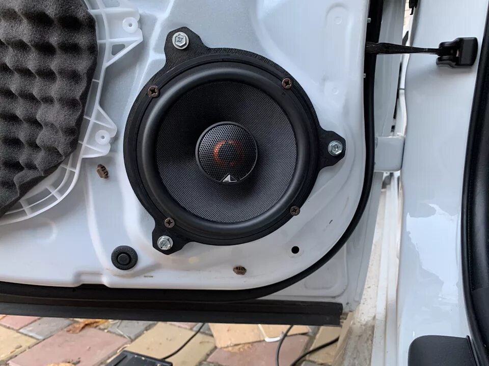 Toyota camry динамика. Штатные динамики тойота камри 55. акустика jbl камри 55. камри 50 штатная акустика. акустика camry 55 jbl.