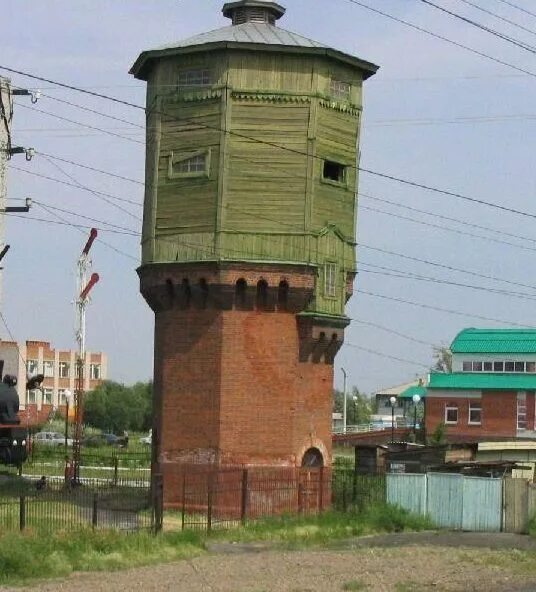 Байкальск вокзал водонапорная башня. Водонапорная башня челюскинская платформа. Станция башня. Станция башня. Водонапорная башня узуново.