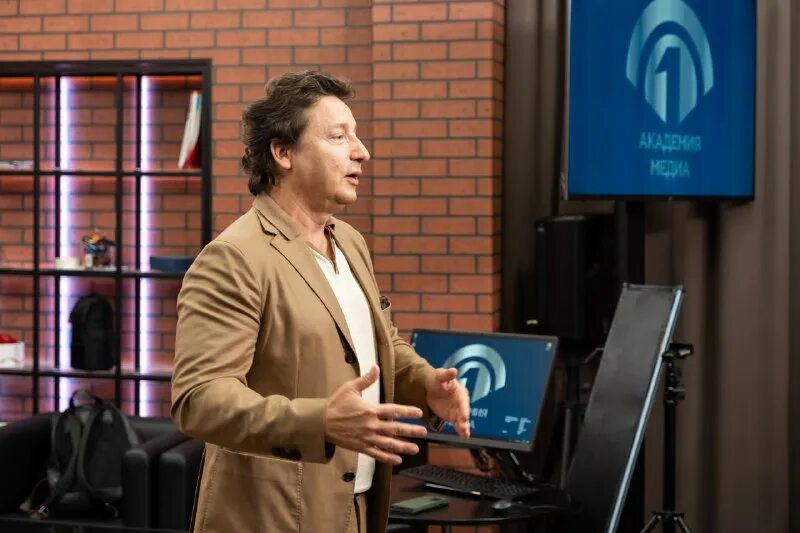 творческая мастерская для педагогов. зам декана. адреса мастера профессора. андрей борисович моргунов фото. творческая мастерская учителя.