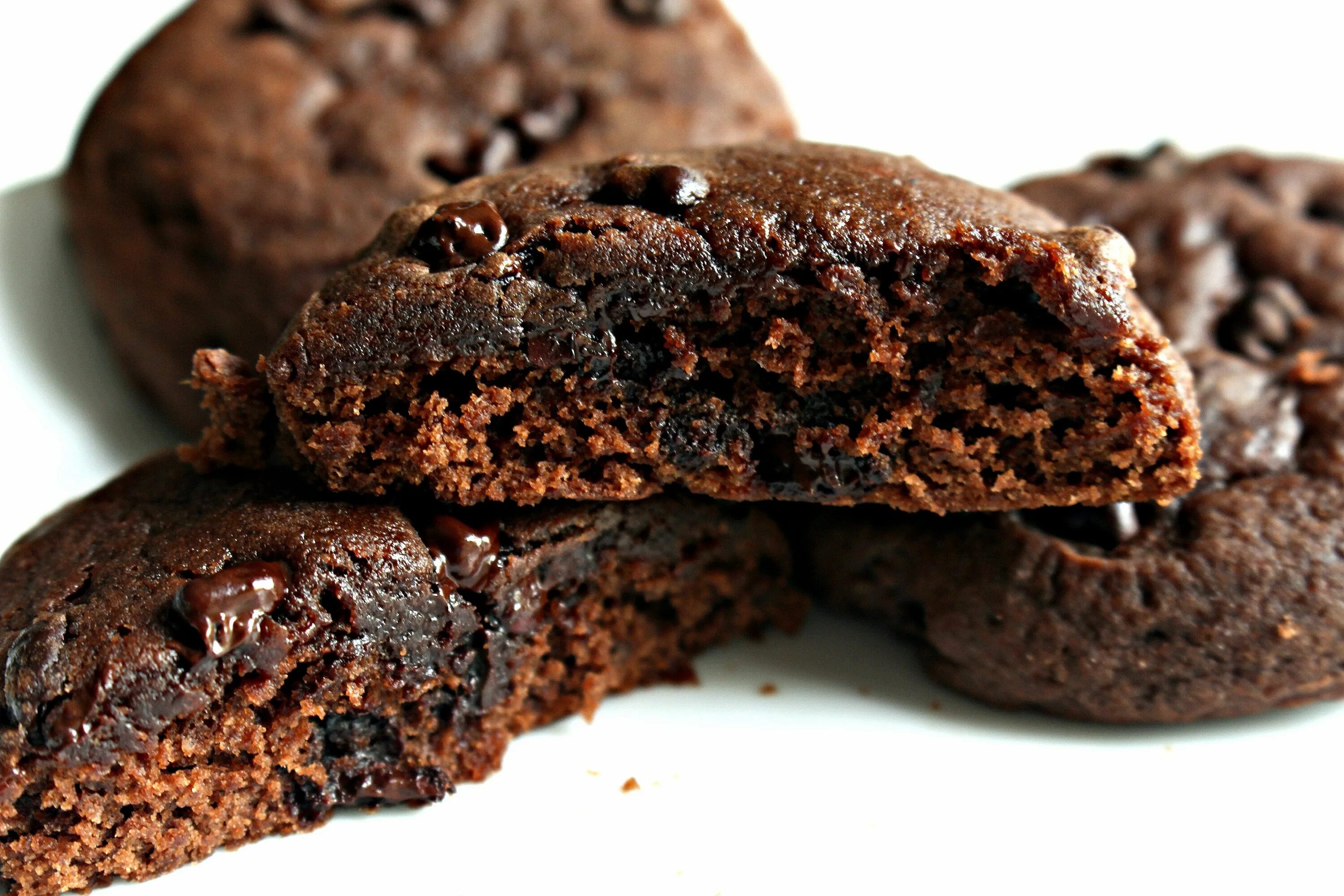 Шоколадное печенье. Кукис шоколадный. Печенье с шоколадом. Печенье с шоколадными кусочками. Рецепты с шоколадными каплями