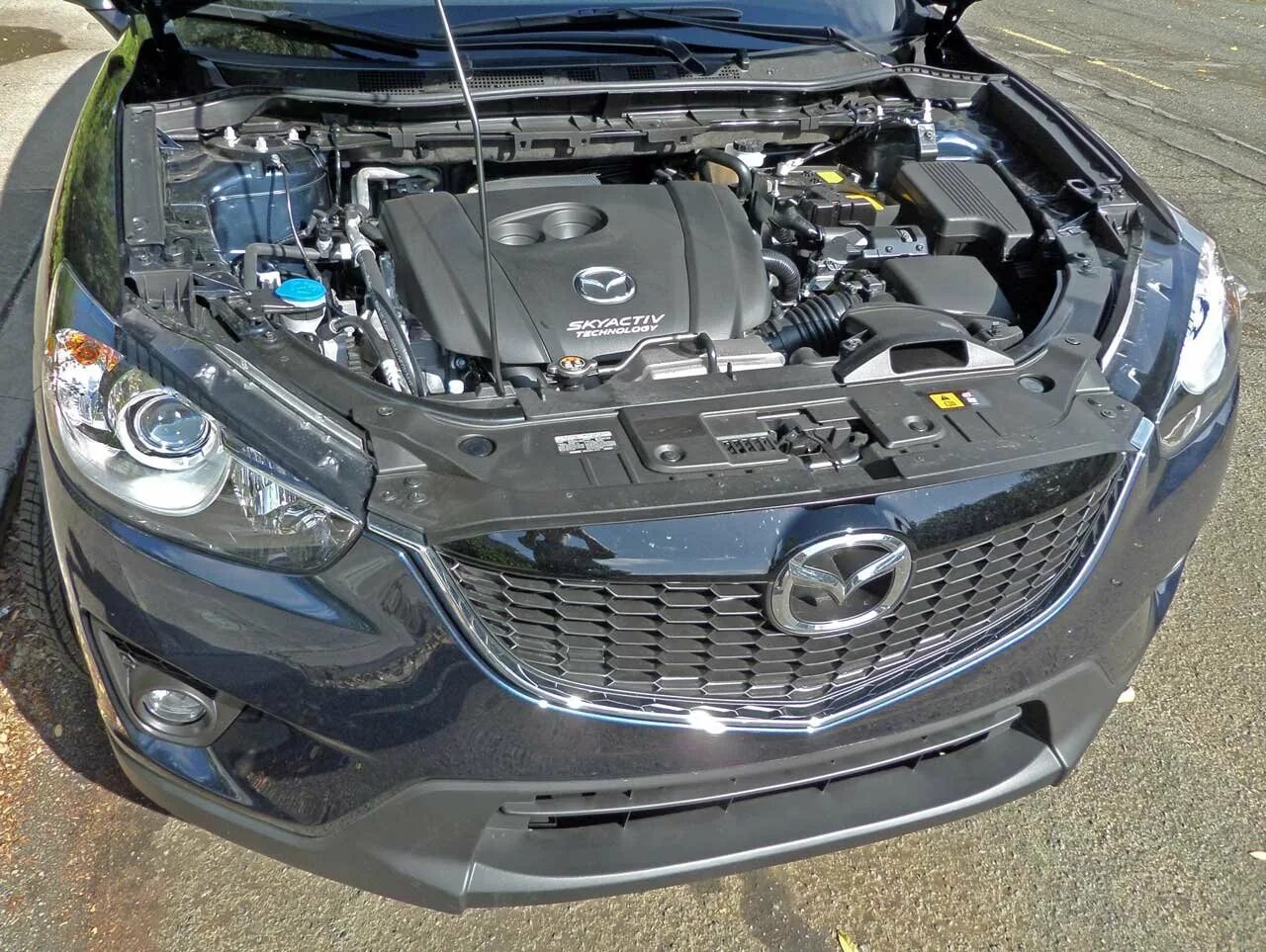 Двигатель мазда сх5 2.0. Мазда СХ-5 под капотом. Mazda CX 5 под капотом. Двигатель Mazda CX-5 2.5 2013. Двигатель Мазда cx5 2.5.