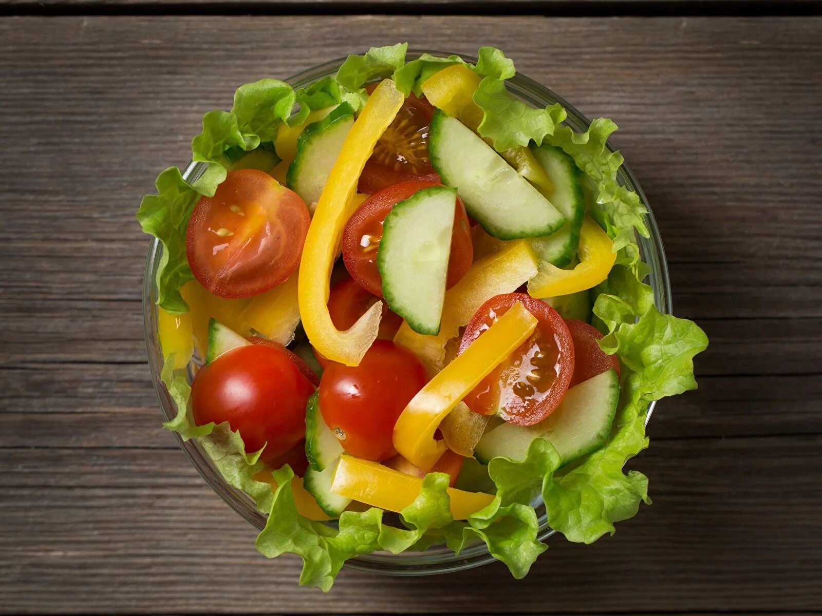 Овощной салат. Салат. Блюда из свежих овощей. Салат со свежими овощами. Фруктово овощной салат.