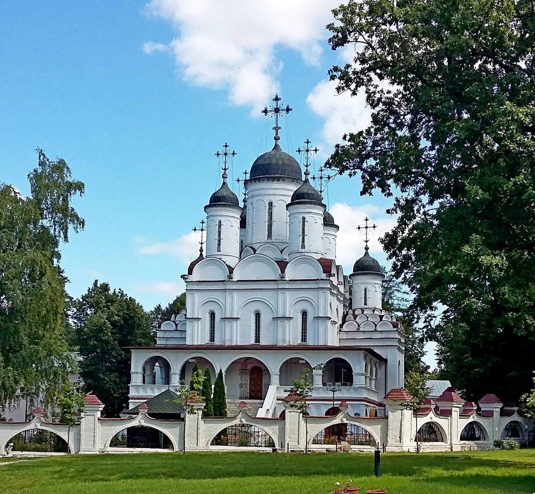 Спасо-Преображенский храм большие Вяземы. Спасо-Преображенская Церковь села большие Вяземы. Преображенский храм в больших Вяземах. Церковь Спаса Преображения в больших Вяземах.