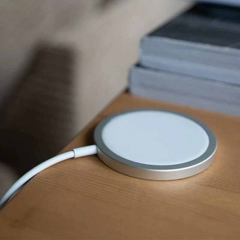 Magsafe аккумулятор купить. Беспроводная зарядка магсейф Apple. Apple зарядка беспроводная зарядка MAGSAFE. Зарядка MAGSAFE для iphone 13. MAGSAFE iphone 12.