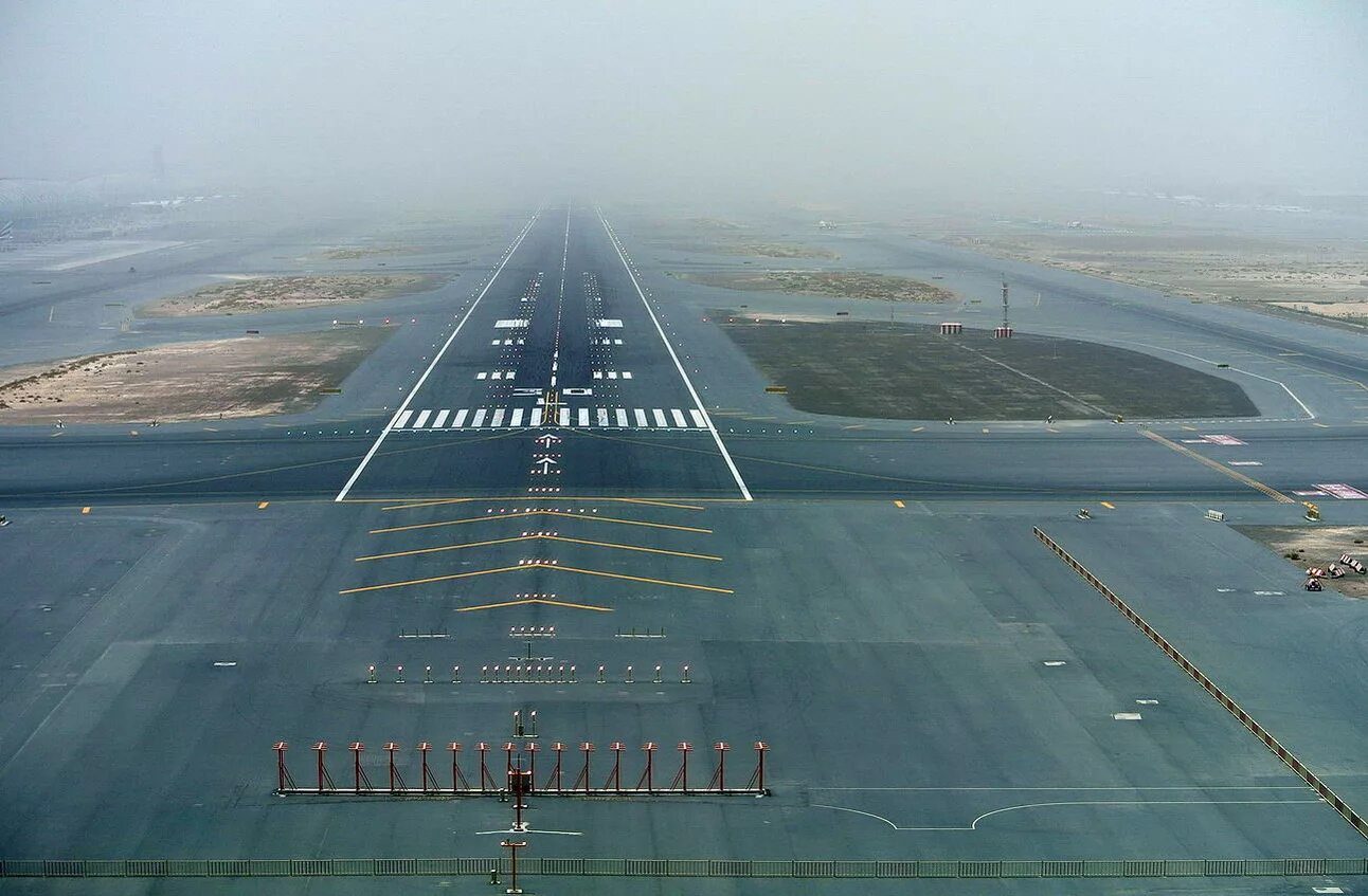 Ивпп аэропорта. Тулуза взлетно-посадочная полоса. Боинг 777 в пулково. Банжул юндум аэропорт. Аэропорт взлетная полоса.