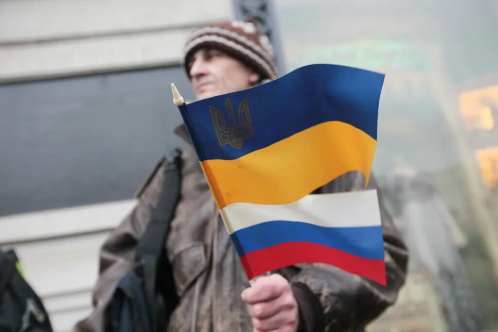 Российско украинские отношения 2008-2012. Русско украинский флаг. Российско-украинские переговоры. Флаг украины. Отношения с украиной последние.