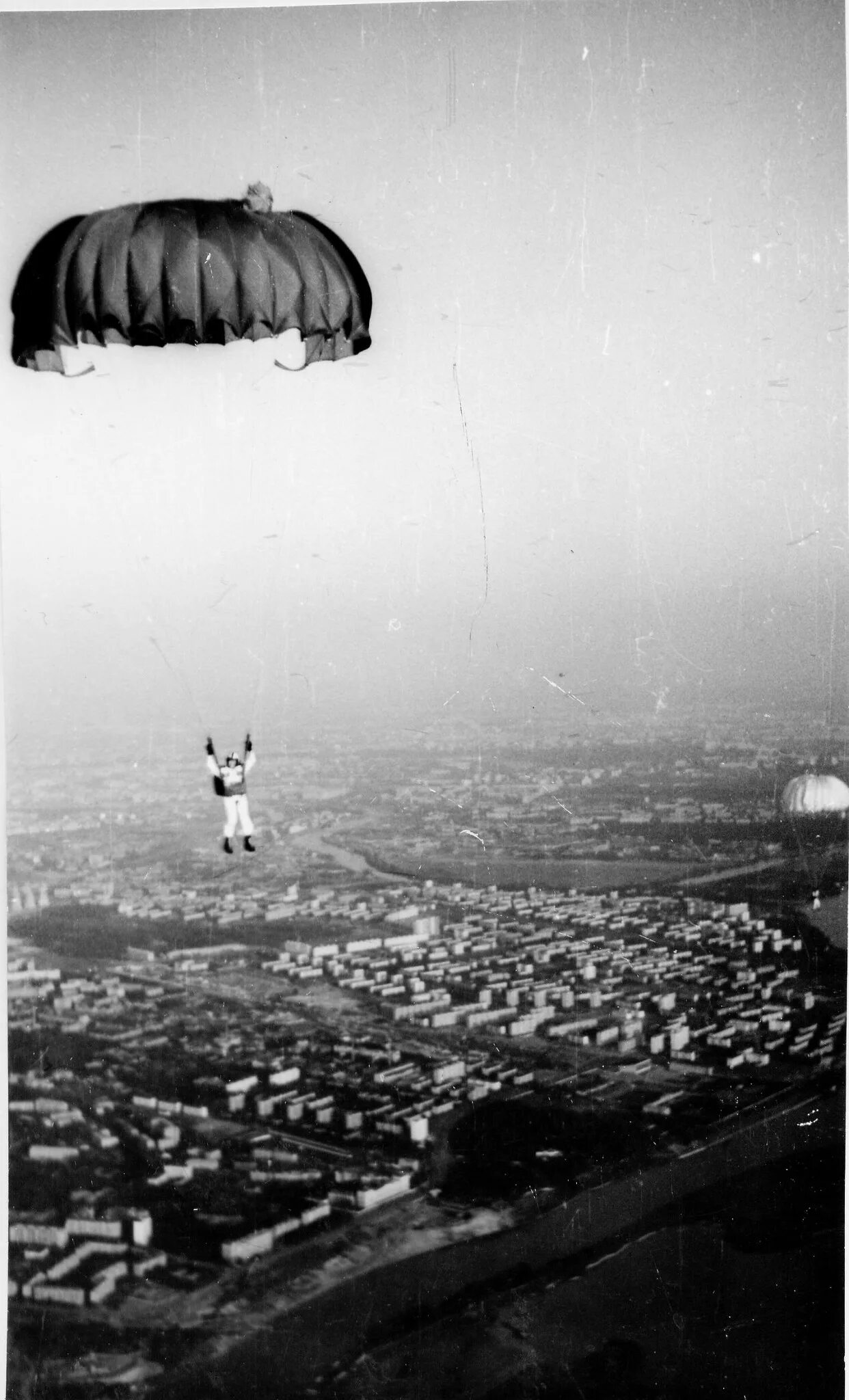 История прыжка парашют. Парашют ранцевый — котельников г. Камера видеооператор парашют 1980 год. Андре жак гарнерен воздушный шар. История прыжка парашют.