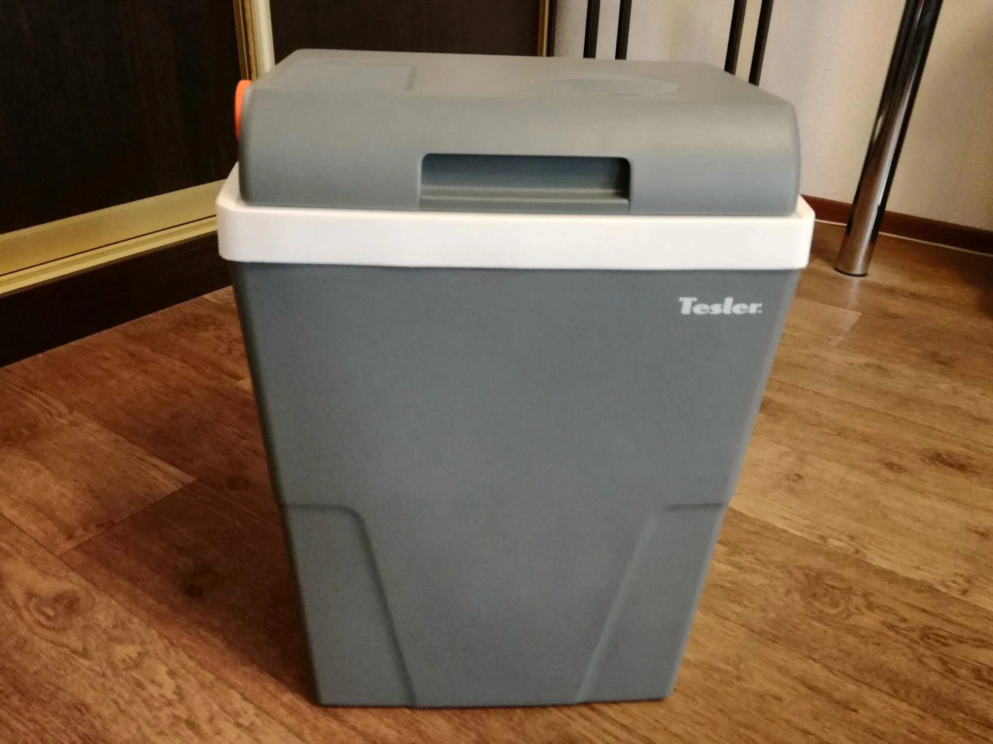 Автохолодильник tesler icb-2532. Термоэлектрический автохолодильник tesler tcf-2512 видеообзор. Tesler автохолодильник rct 3200. Автомобильный холодильник tesler 2512 шнур питания. Tesler холодильник автомобильный.