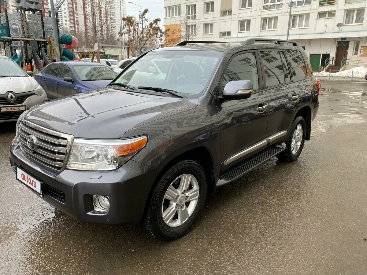 Крузер 200 2012 год. Toyota Land Cruiser 200 2014. Land Cruiser 200 2014 серый. Ленд Крузер 200 Рестайлинг 1. Toyota Land Cruiser 200 2014 белый.