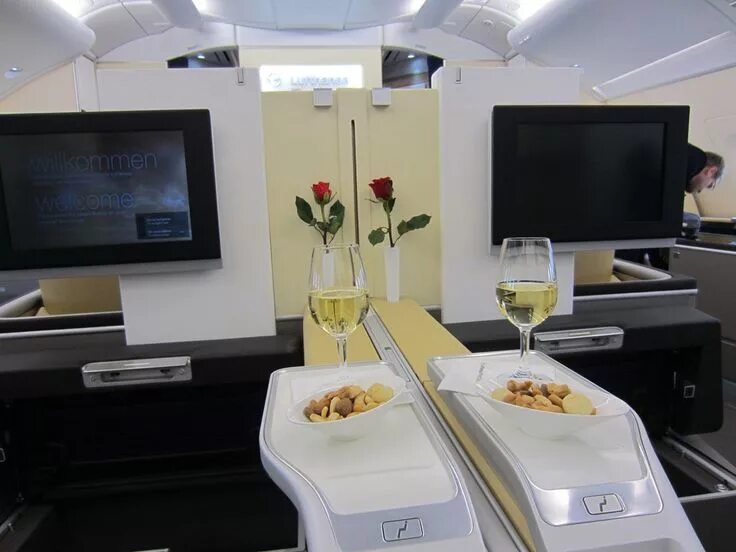 First class 8. Lufthansa first class a380. airbus a380 lufthansa. airbus a380-800 lufthansa. первый класс люфтганза.