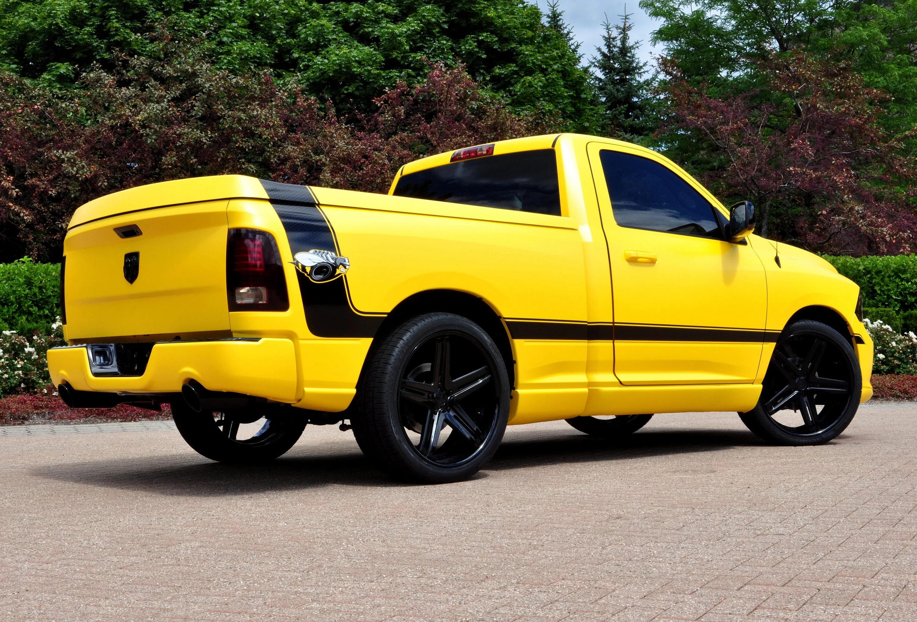 Как выглядит пикап. Dodge Ram 1500 Rumble Bee. Dodge Ram 1500 Yellow. Dodge Ram 1500 желтый. Dodge Ram Pickup 1500.