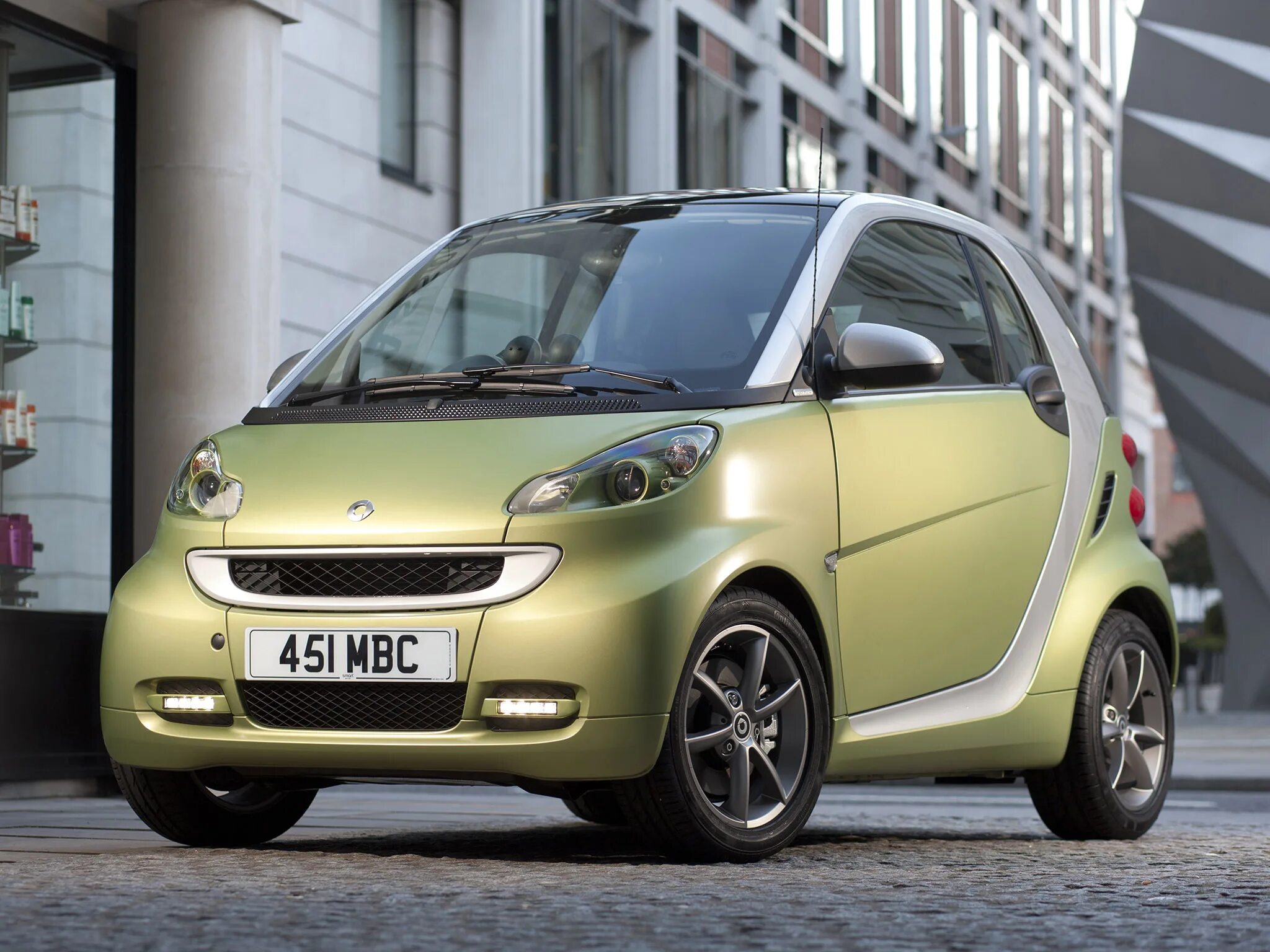 Смарт машина тойота. Smart fortwo cabrio 2003. Форд малолитражка. Автомобиль "smart fortwo" (1998). Автомобиль компакт.