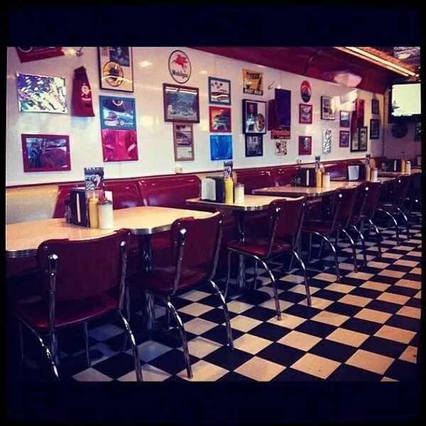 Starlite diner. Starlite diner москва. starlite diner университет. starlight dinner проспект вернадского. кафе старлайт в москве интерьер.
