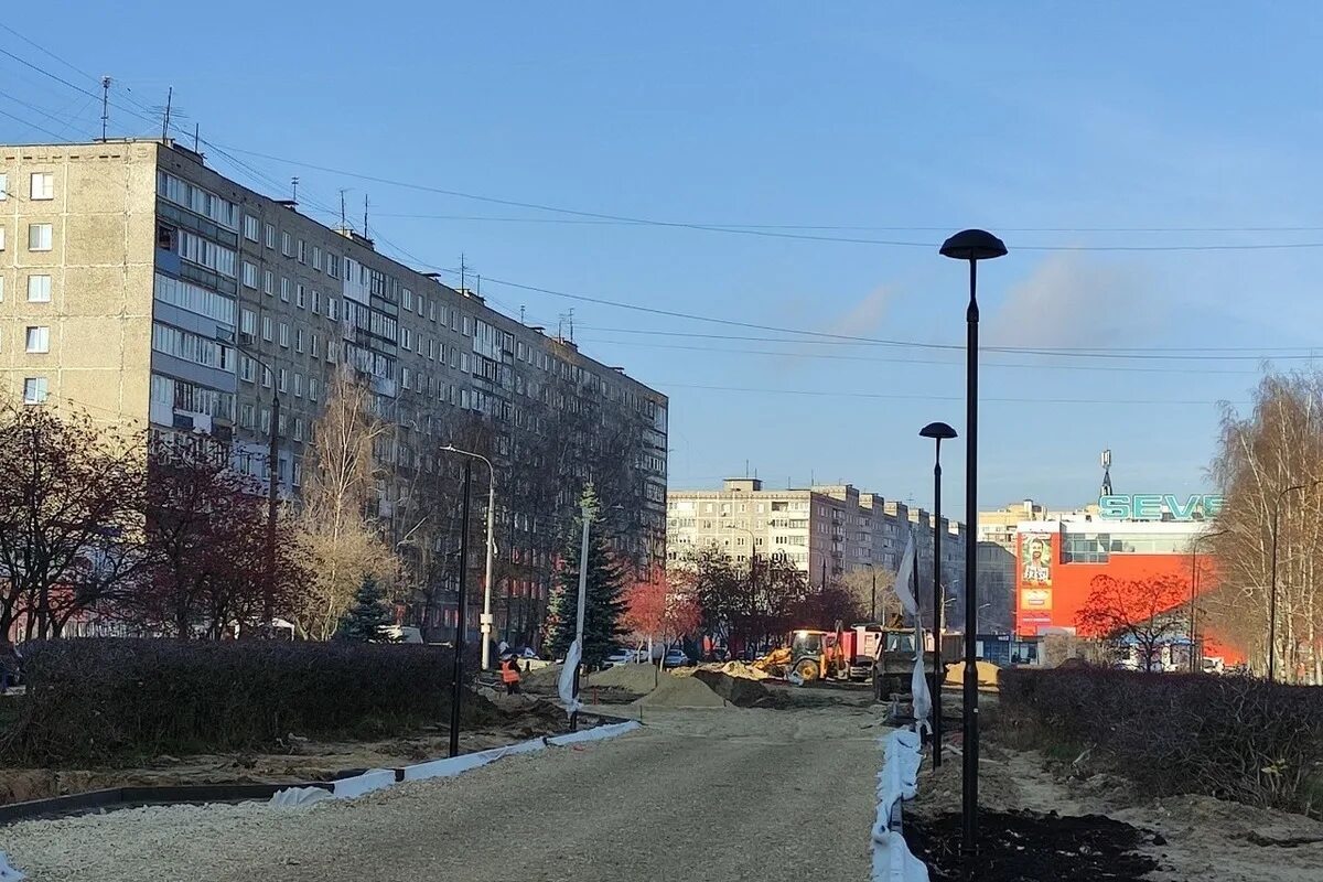 Октябрь нижний новгород. Проспект 70 лет октября Нижний Новгород. Сквер 70 лет октября Нижний Новгород. Проспект 70 лет октября Нижний Новгород фото. Октябрь в городе.