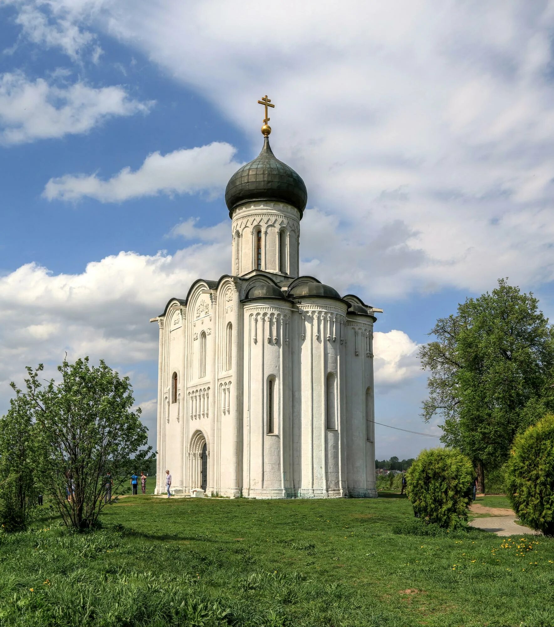 Памятник церковь покрова на нерли век. Храм Покрова на Нерли. Храм на Нерли во Владимире. Покрова на Нерли во Владимире. Церковь Покрова на Нерли (1165 г.).