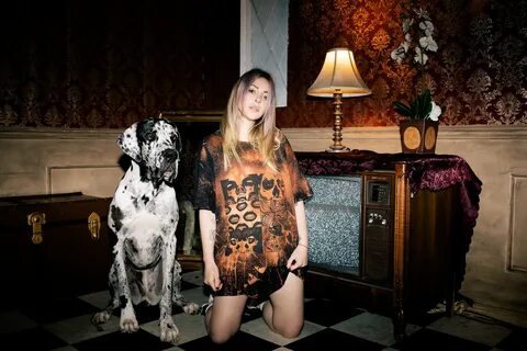 It's not uncommon for artists to release vinyl exclusives, as Alis...