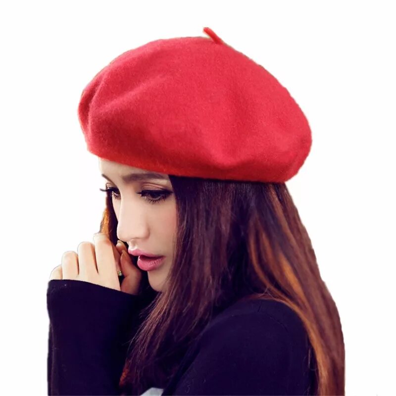 Кандибобер шапка. Красная беретка. Берет красный. Женщина в берете. She this hat
