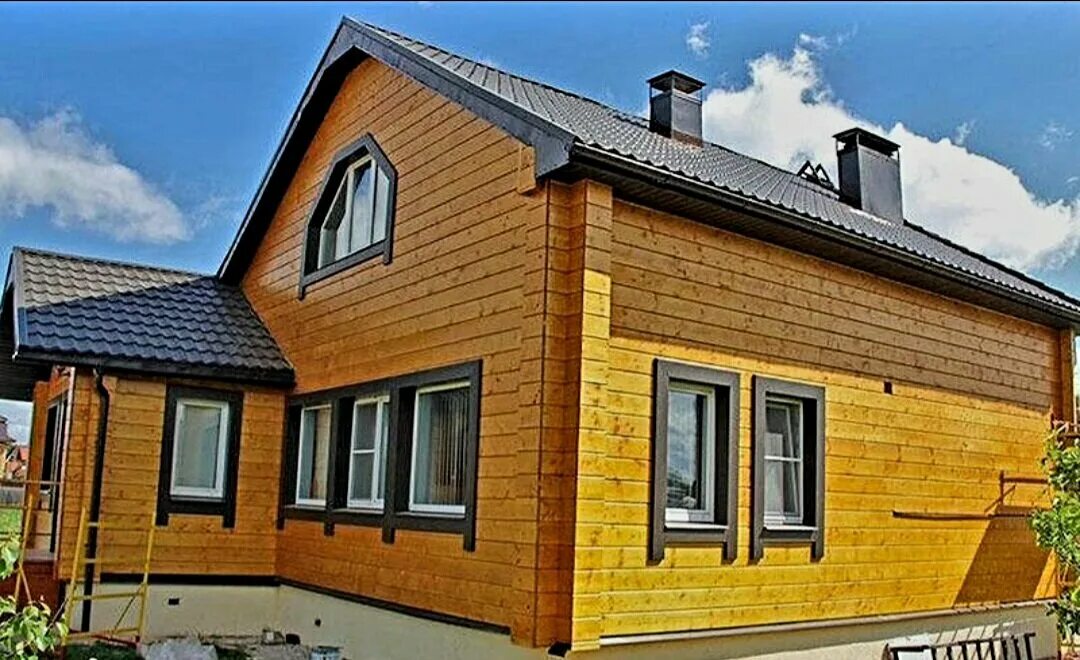 Покраска домов спб. Дом имитация бруса. Расцветки деревянных домов. Отделка дачи снаружи. Имитация бруса для наружной отделки.