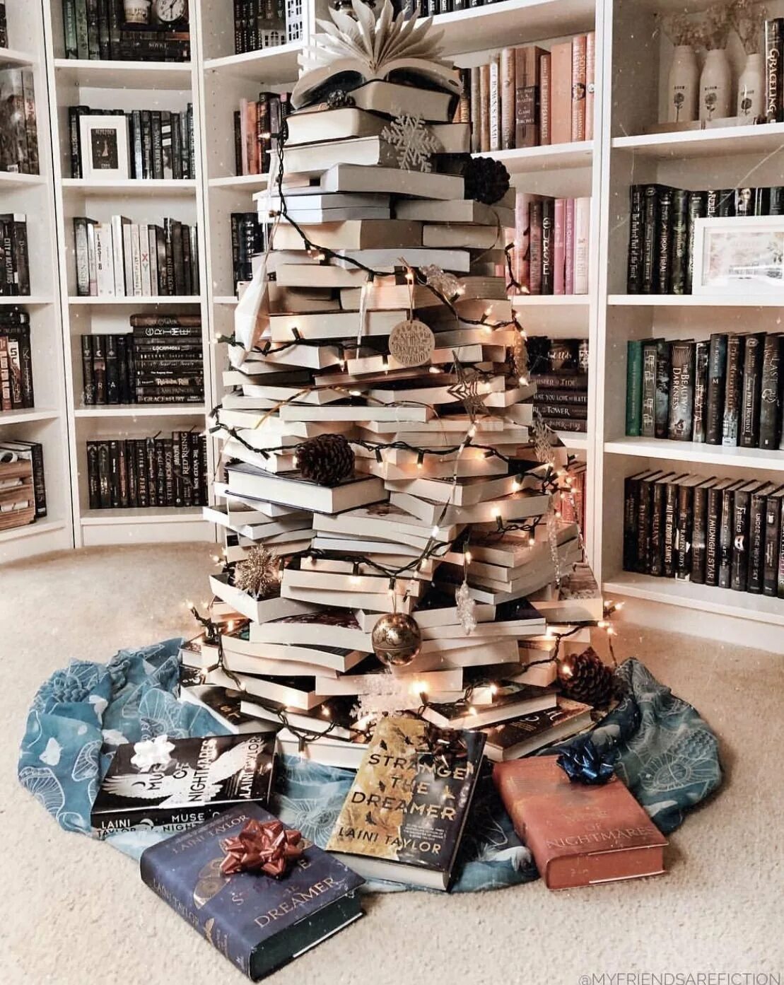 Отыщите место со множеством книг. Много книг. Очень много книг. Книжная Эстетика. Куча книг.