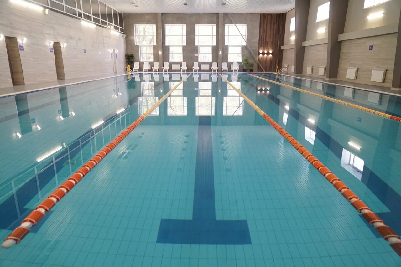 Пересвет парк отель сергиев посад. Парк отель еловое бассейн. Пансионат лесные поляны одинцовский район. Красивые бассейны в коттеджах. Отель фореста фестиваль парк чеховский район.