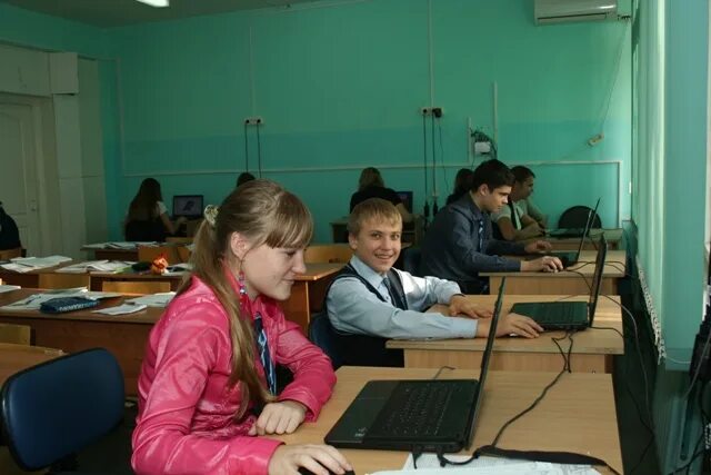 Сайт лицея 4 россоши. Учителя 11 лицея россошь. Россошанский лицей 4 учителя. Лицей 4 россошь учителя. Россошь 4 лицей 2005 год.