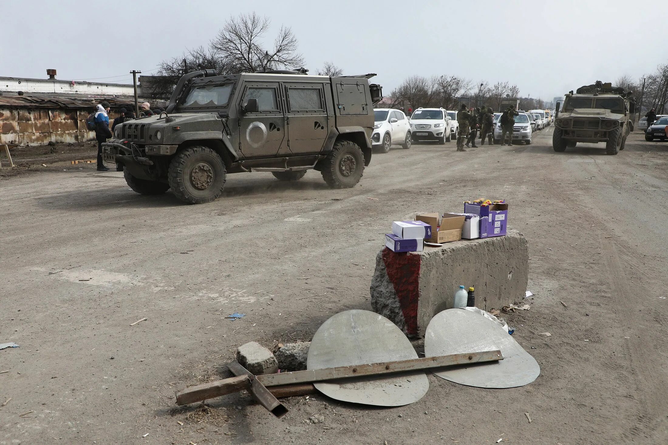 Спецоперация на Украине. Боевая обстановка на Украине сейчас. Военная операция. Блокпосты в Мариуполе Россия. Сводки с украины на сегодня подоляк видео