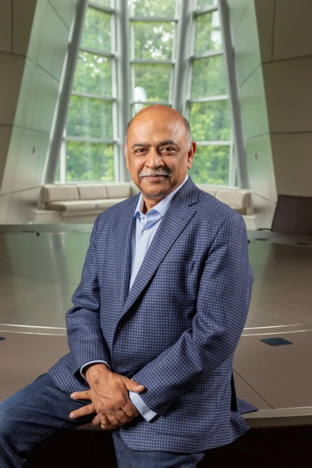 Арвинд кришна ibm. Генеральный директор ibm арвинд кришне. Arvind krishna ibm. Арвинд кришна ibm. Шантану нарайен.
