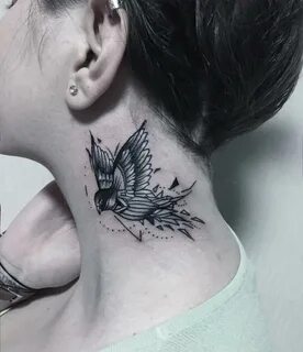 Татуировки Маленьких птичек на шее