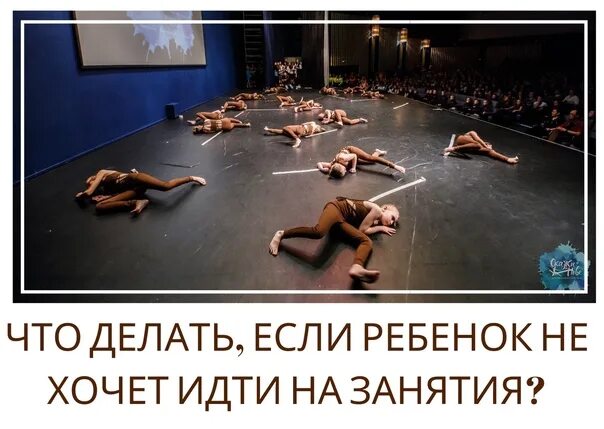 Школьники идут. Недовольный школьник. Ученик студент. Ученик плачет. Не хочу идти на занятия.