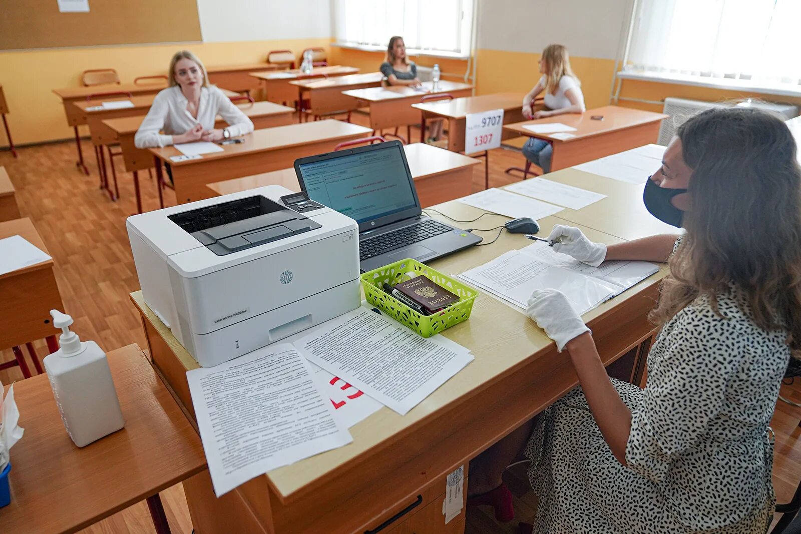 ЕГЭ. Школа ЕГЭ. Выпускной экзамен в школе. Сдача ЕГЭ. Единая россия экзамен