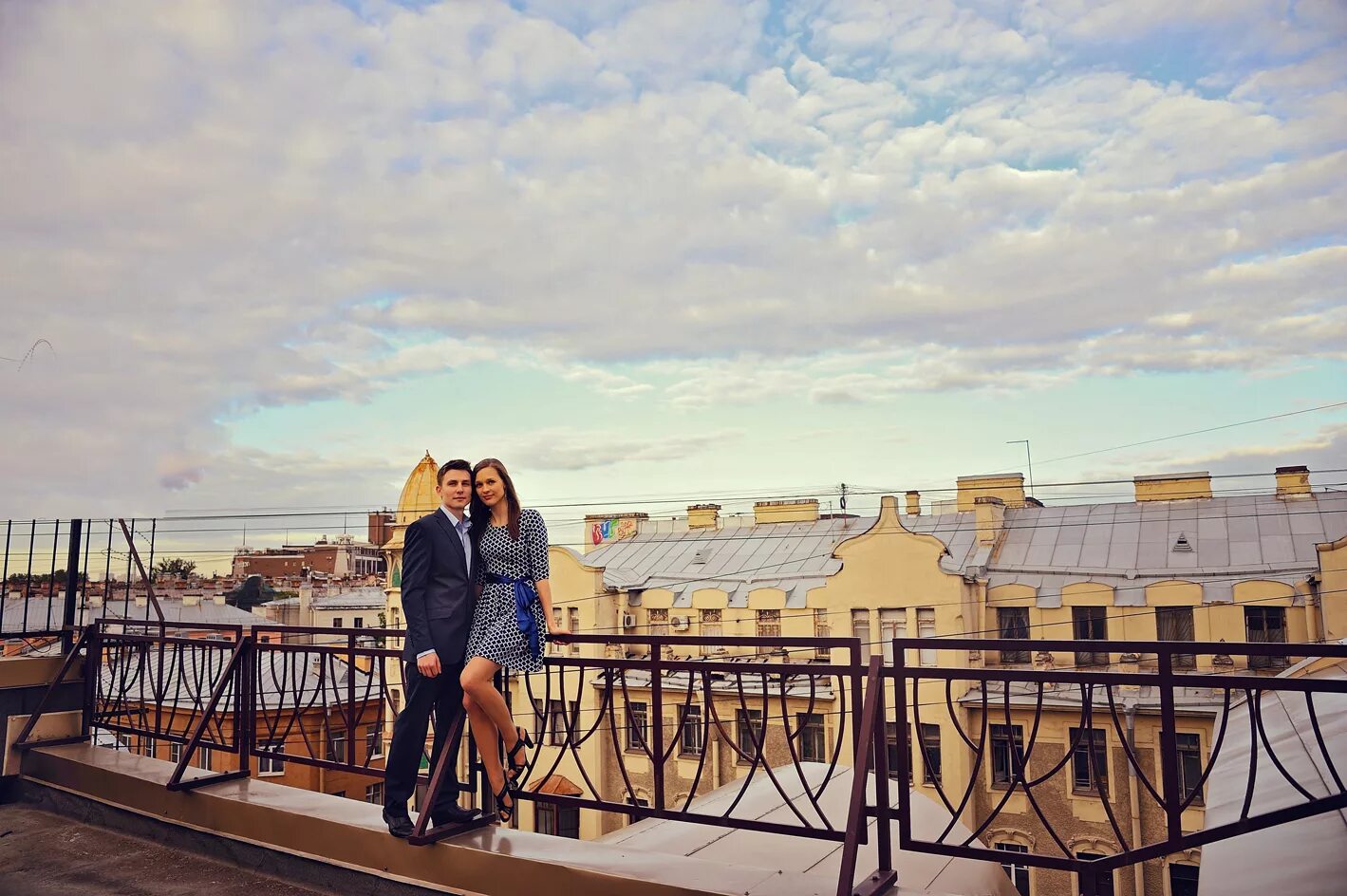 Фотосессии на крышах петербурга. Влюбленные в питере. Фотосессия на крыше спб. Парочка в петербурге. Снять пару в питере.