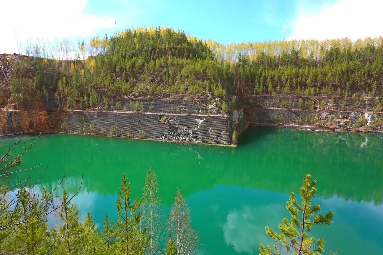 Карьер старая линза екатеринбург. Затопленный карьер екатеринбург. Затопленный карьер екатеринбург. Тальков камень шабры. Карьер новая линза екатеринбург.
