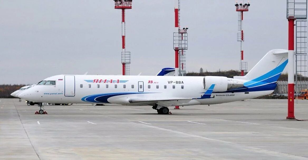 CRJ-200lr Ямал. Сухой Суперджет 100 Ямал. Аэропорт Ямал Тюмень. Бомбардье самолет авиакомпания Ямал. Авиакомпания салехард