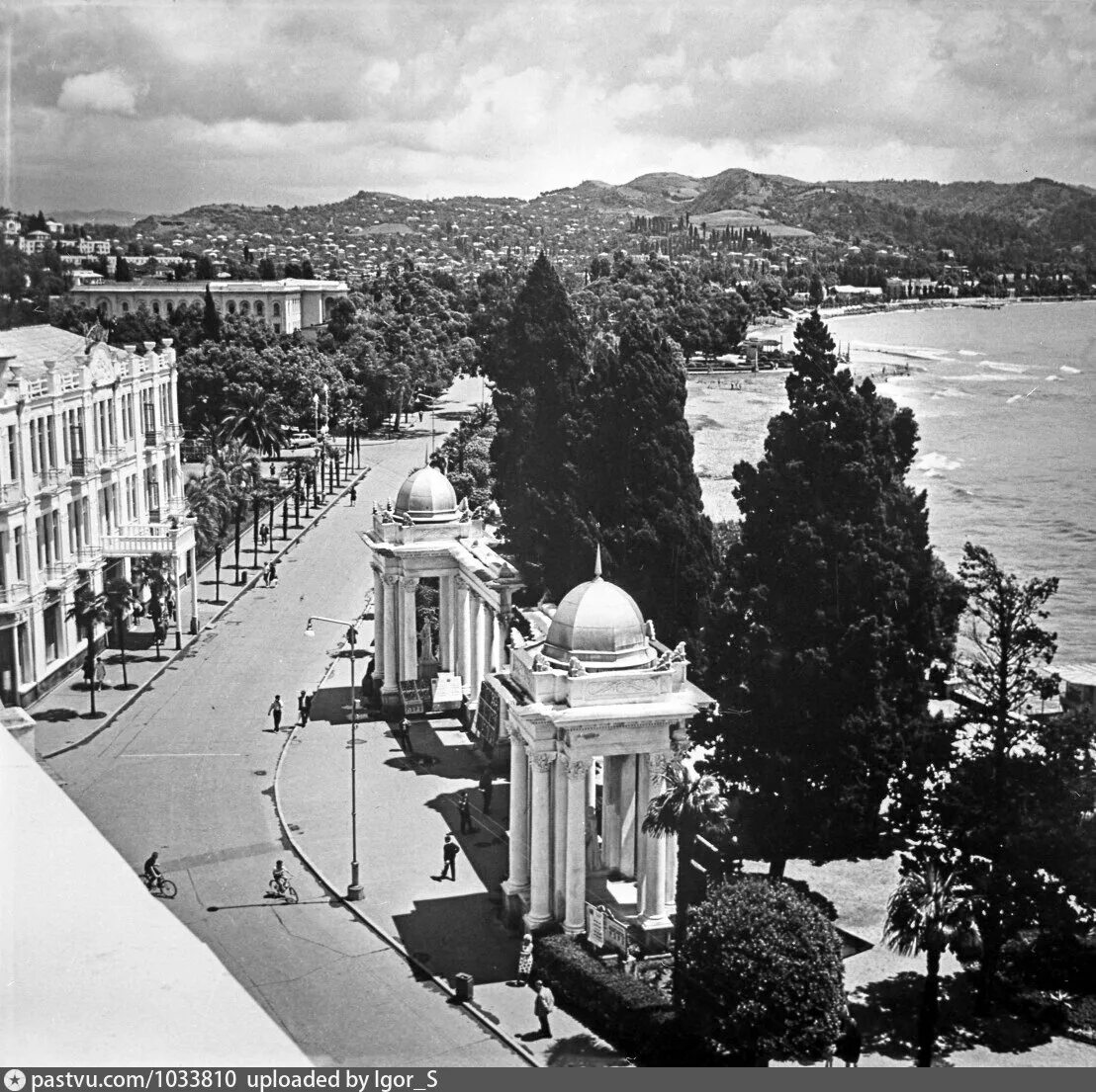 Колоннада в сухуми. Колоннада сухум. сухум колоннада на набережной. колоннада на набережной махаджиров. набережная махаджиров в абхазии.