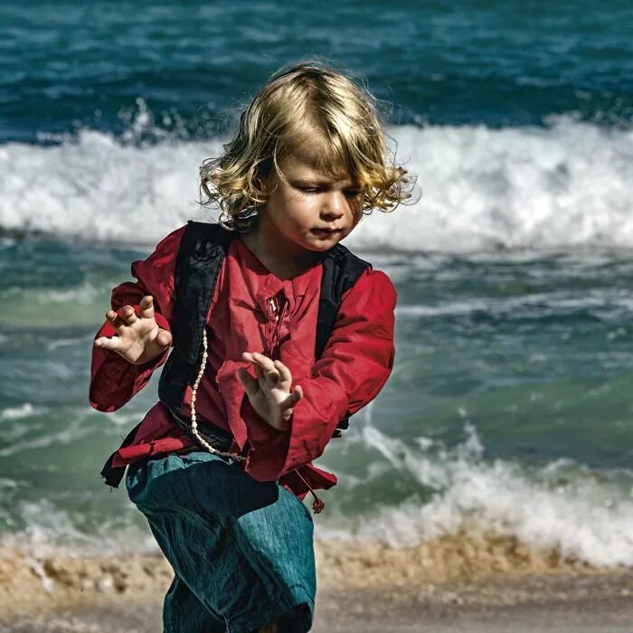 Детские приключения. Приключения дети море. Карибское море для детей. Дети приключения фото. Мальчик воспитанный морем.