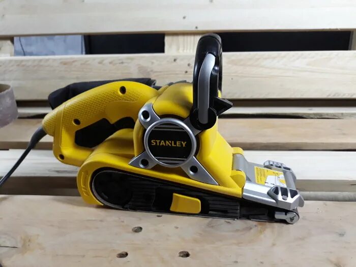 Шлифмашина stanley sb 90. Шлифмашина stanley sb 90. Шлифовальная машина стэнли. Шлифмашина ленточная stanley sb90 900вт 75х533мм. Лшм stanley sb 90-ru.