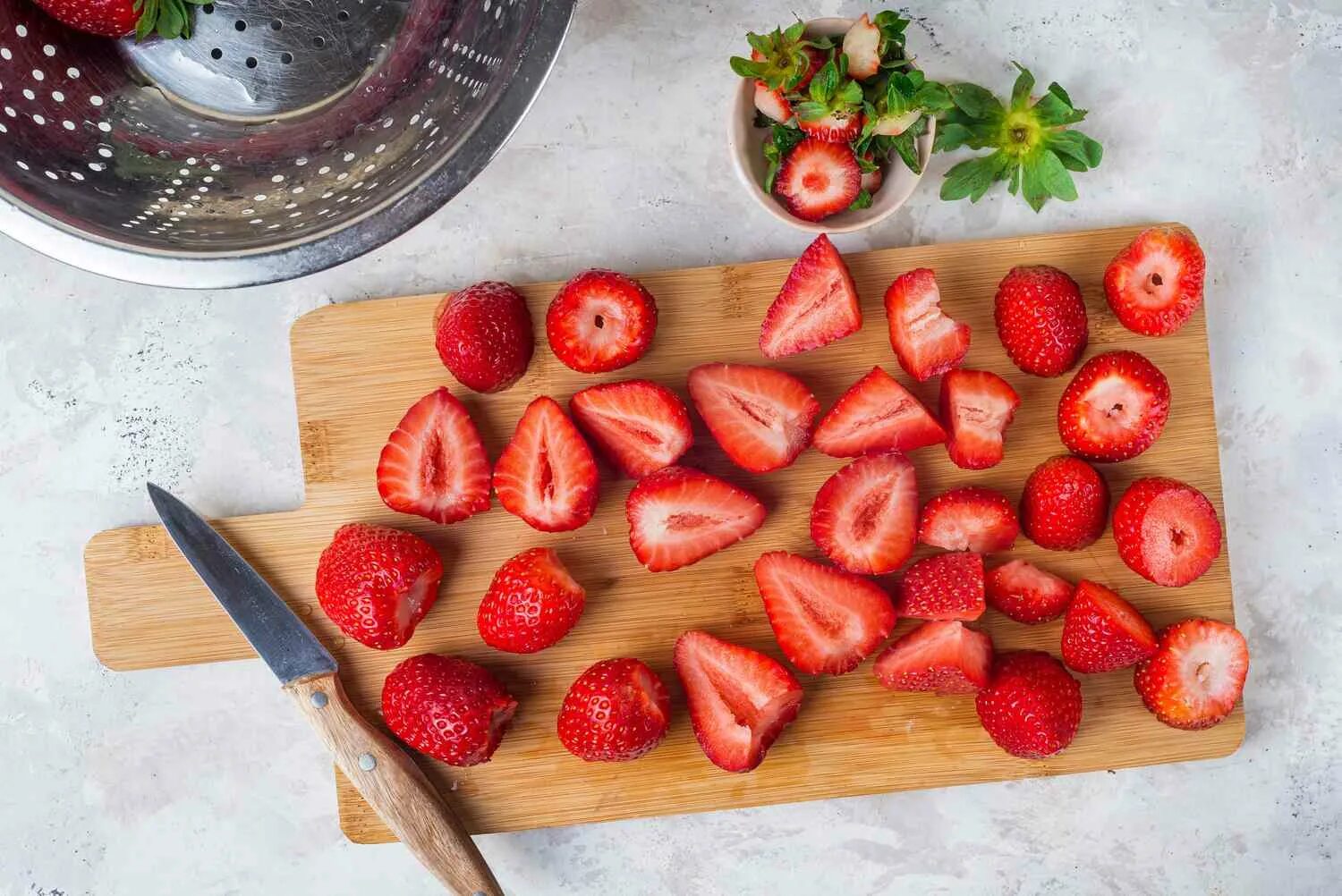 Как красиво нарезать клубнику