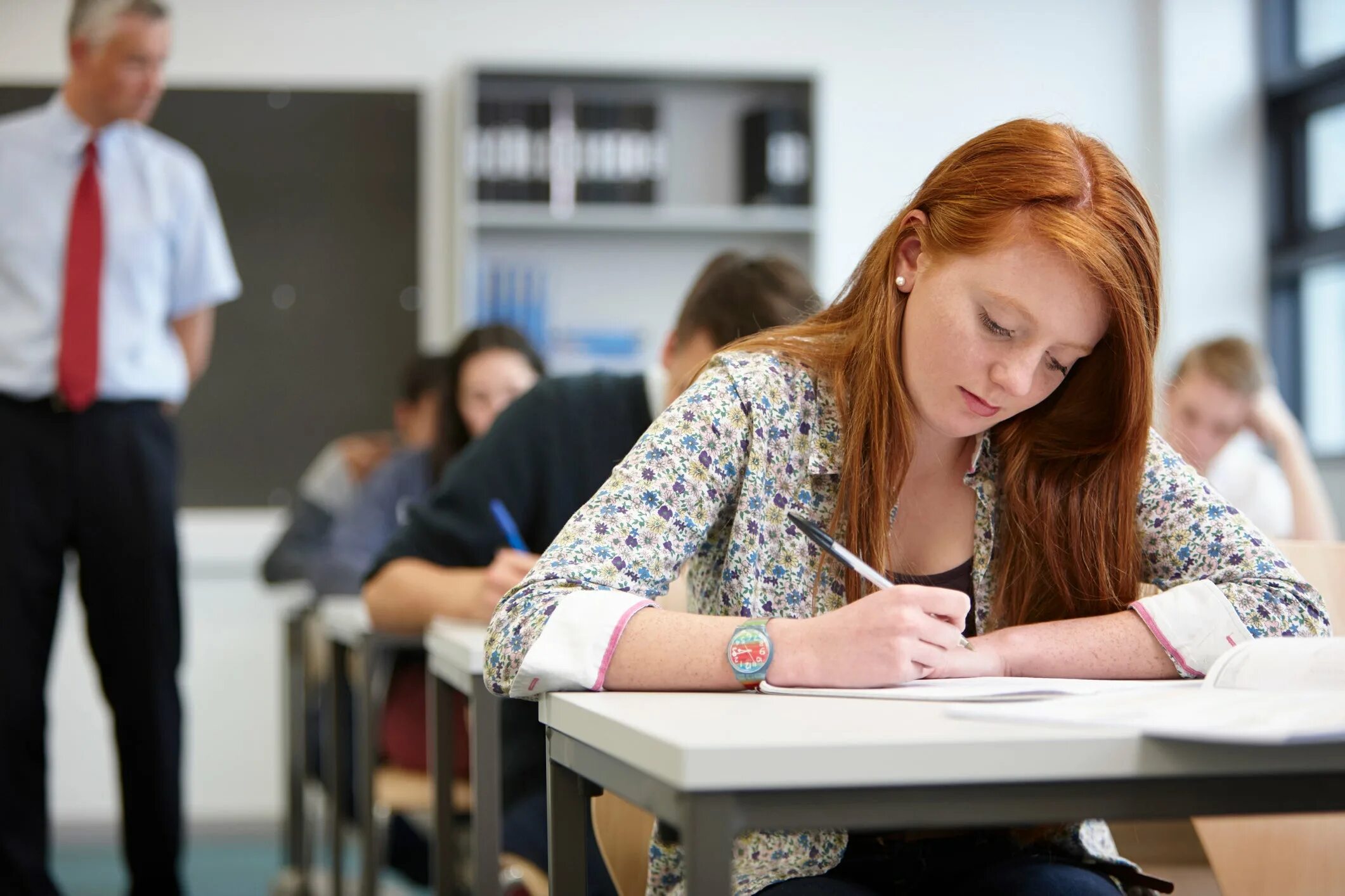 Examination student. Ученик на экзамене. Школьники на экзамене. Старшеклассники на экзамене. Письменный экзамен.