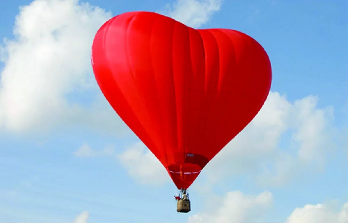 улетающий воздушный шар. воздушный шар с корзиной. летающий воздушный шар. я лечу на воздушном шаре. я лечу на воздушном шаре.
