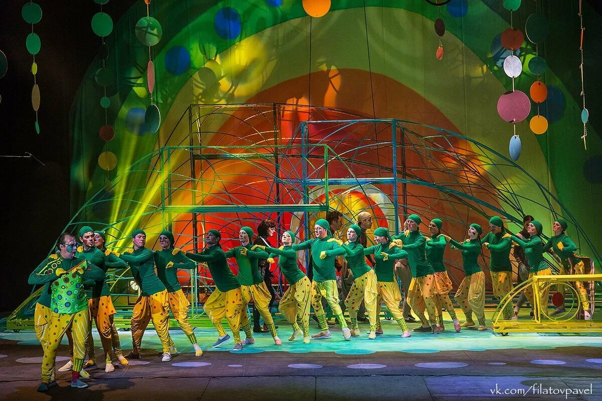 театральная феерия это. Pbrkb. музыкальный театр праздник. музыкальный театр праздник. актер музыкального театра.