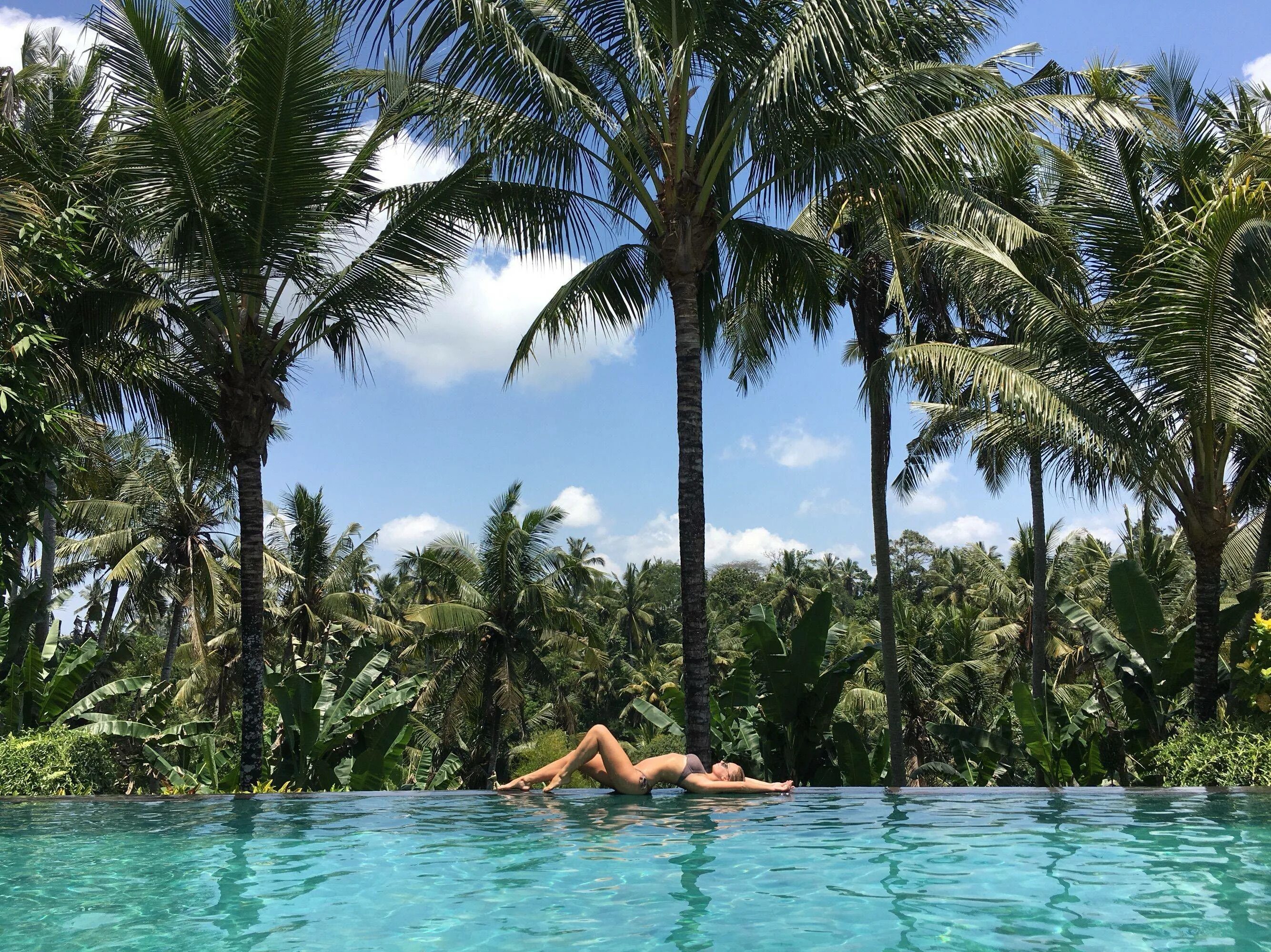 Белый песок пляж бали. Зиверт на бали. Nusa dua beach пляж. Бали отдых погода. Кинбамани бали.