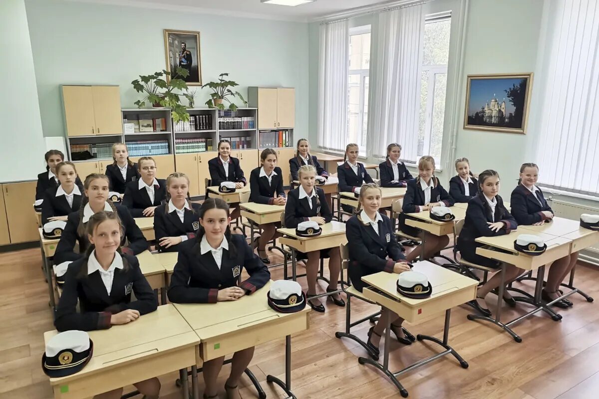 Общий стол в пансионе 8