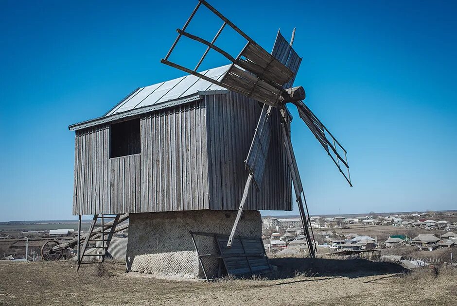 Старая мельница старый оскол. Мельница Бешалма. Бешалма Гагаузия. Ветряная мельница Бешалма. Гагаузия мельница.