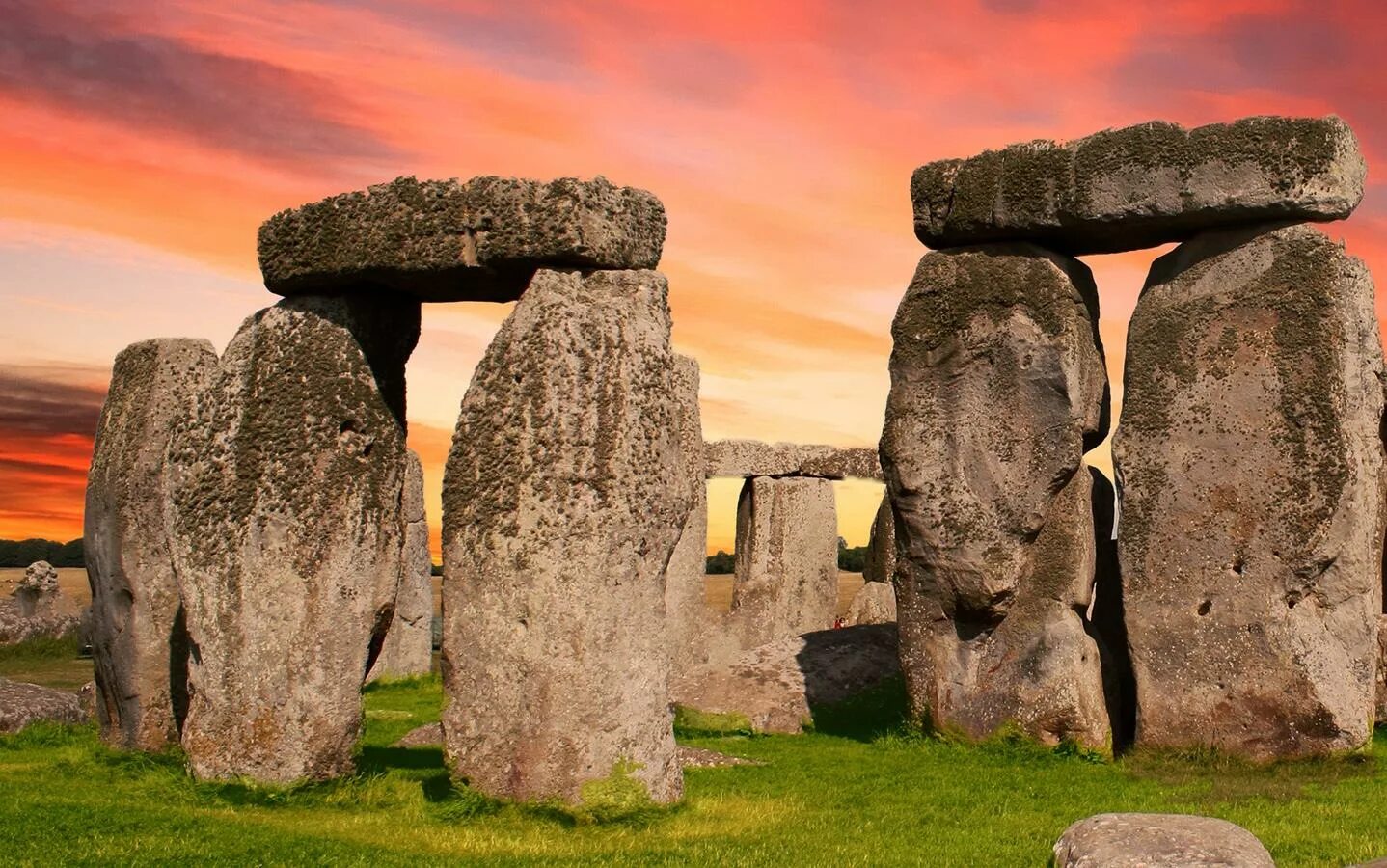 Stonehenge is perhaps the worlds. Стоунхендж. Алтайский Стоунхендж. Камни Стоунхендж. Сарсены Стоунхендж.