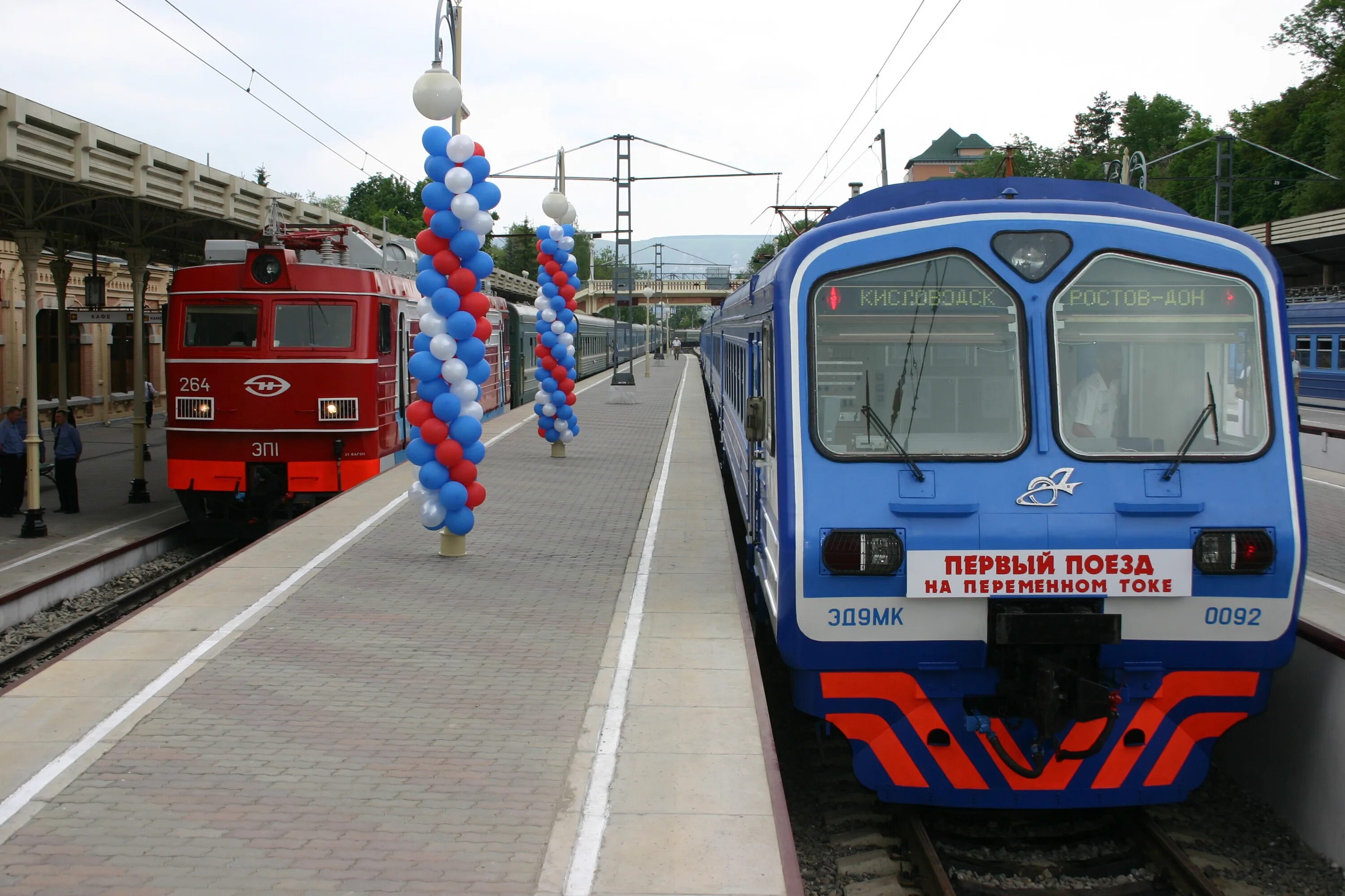 Ржд ростов электрички. Электропоезд Кисловодск Минеральные воды. Электричка Кисловодск. Электричка Ростов Кисловодск. Электрички Минеральные воды.