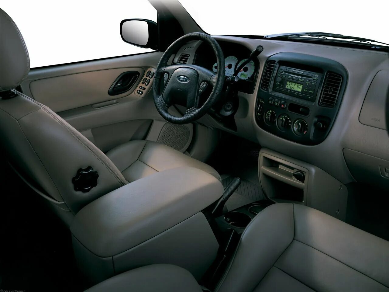 Салон маверик. Ford maverick 2004 салон. Форд маверик 2 салон. Ford maverick 2006 салон. Салон маверик.