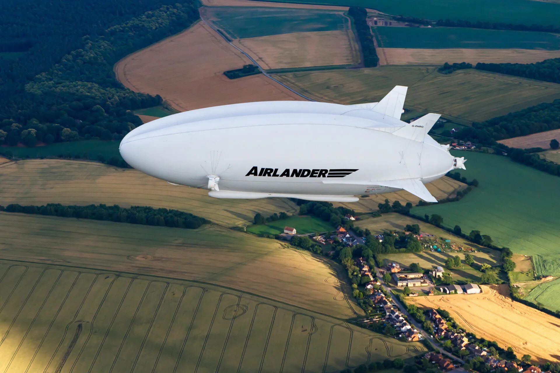 Дирижабль Airlander 10. Дирижабль Airlander 10 внутри. Hybrid Air vehicles Airlander 10. Дирижабли Hybrid Air vehicles.