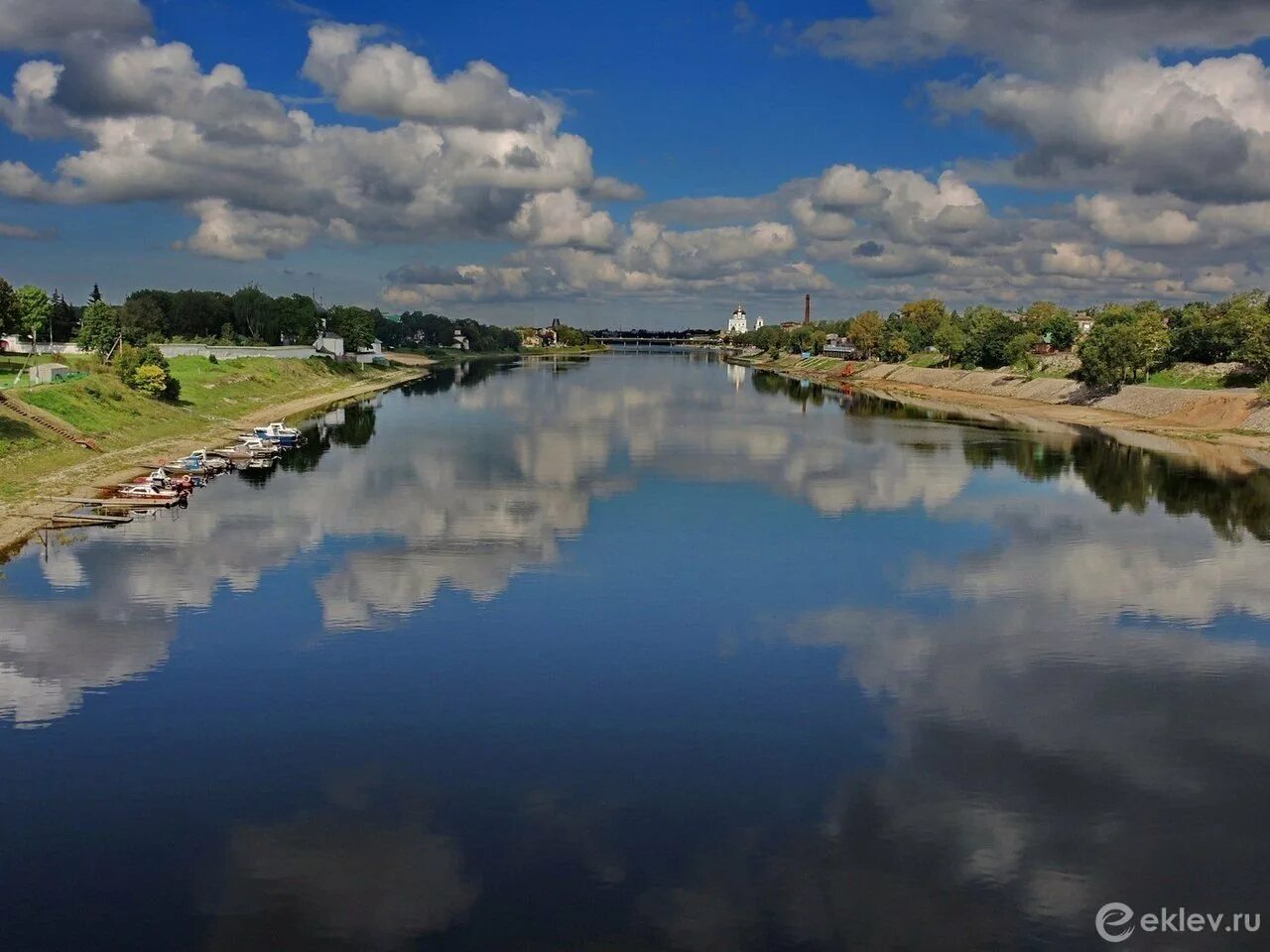 Река великая псков. Устье реки великой псков. Природа пскова и псковской области река великая. Берег реки великой псков. Устье реки великой псков.