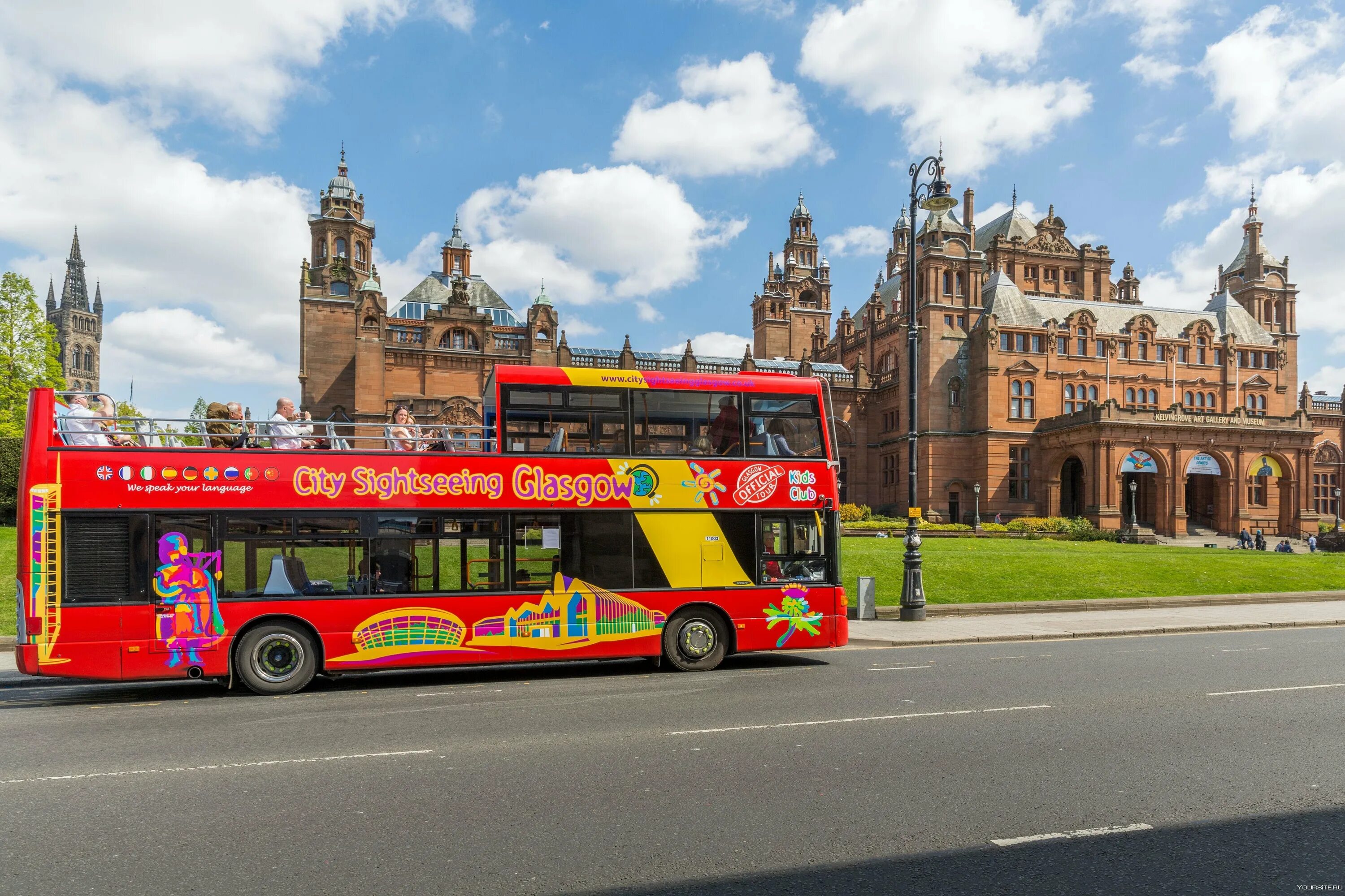 Автобус сити тур. Hop-on Hop-off Bus Tour. City Sightseeing Казань. Хоп он хоп офф. Hop on Hop off Tour.