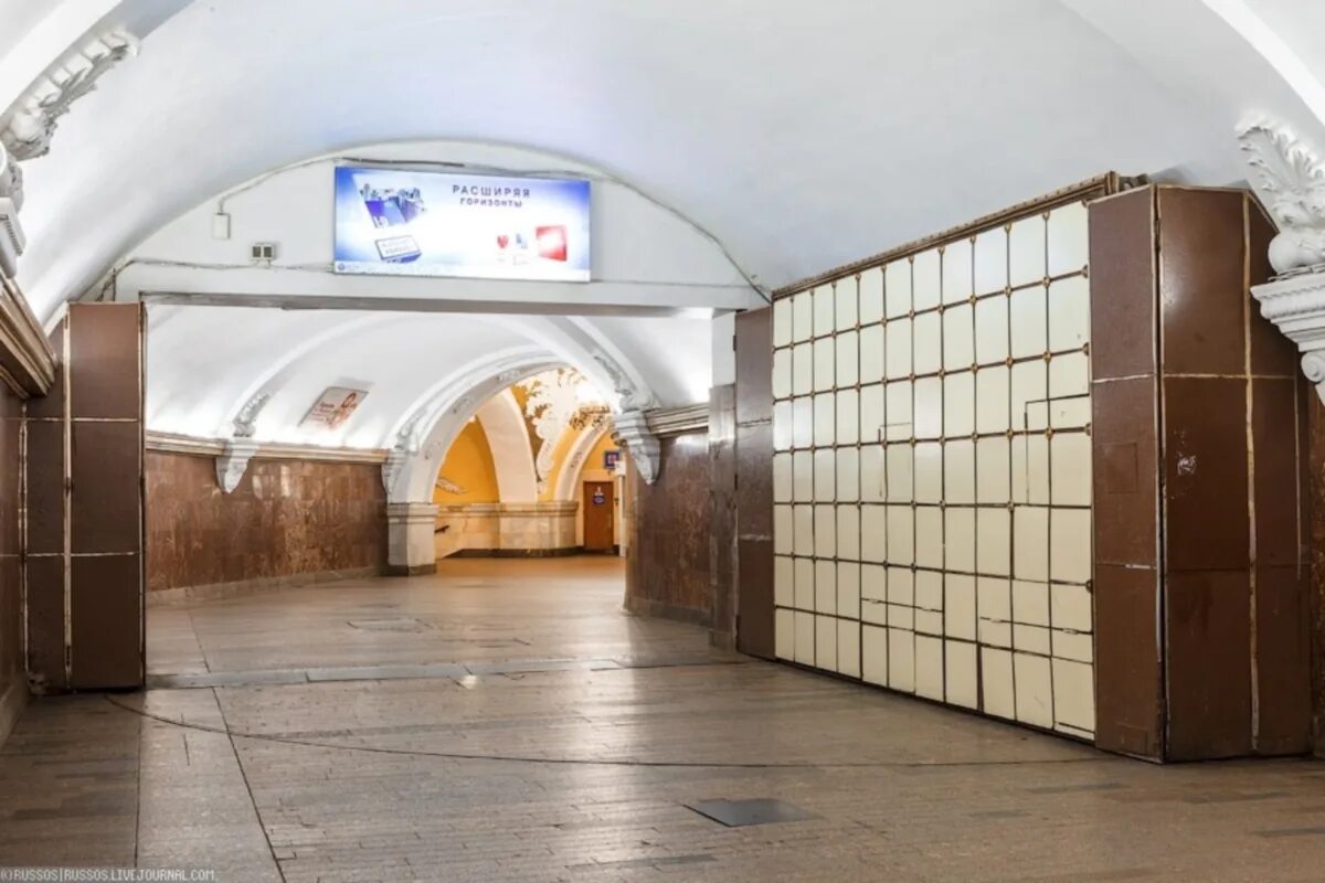 Гермодвери в московском метро. Проспект академика сахарова д 18. Комсомольская красные ворота метро. Метро красные ворота москва на карте метрополитена москвы. Станция метро красные ворота.